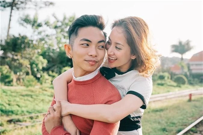 Sao nam Việt lấy vợ hơn nhiều tuổi vẫn lãng mạn, hạnh phúc