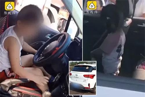 Bé trai 5 tuổi liều lĩnh lái ô tô chở em gái đi tìm bố mẹ