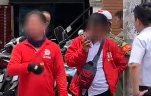 Con trai quên không trả 6.000 đồng, người mẹ trẻ quay sang ném điện thoại vào mặt bác tài rồi vu oan khiến dân mạng bức xúc