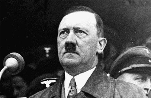 Nóng: Hitler tham vọng đánh bại Anh bằng socola chứa thuốc nổ