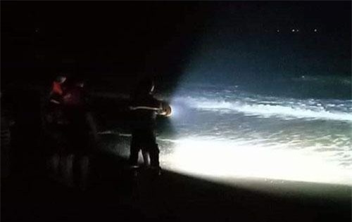 Tìm thấy thi thể 4 du khách bị sóng biển cuốn trôi ở Bình Thuận