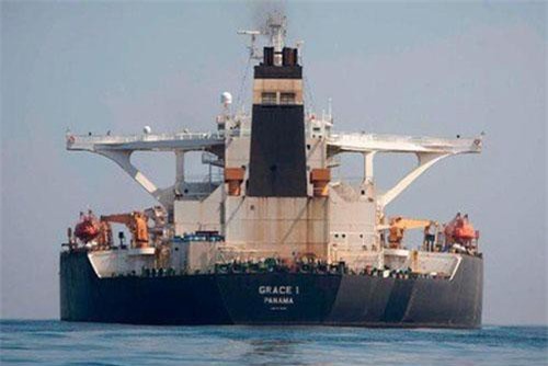 Mỹ dọa trừng phạt bất kỳ ai nếu hỗ trợ tàu chở dầu Iran