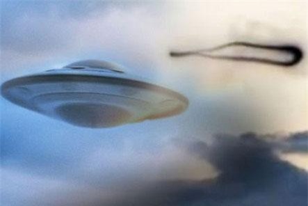 Tiếp tục lộ hình ảnh UFO hình chiếc nhẫn trên bầu trời nước Mỹ?