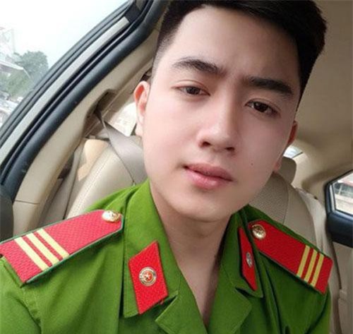 Hotboy cảnh sát khiến hội chị em “chết đứ đừ” vì điều này