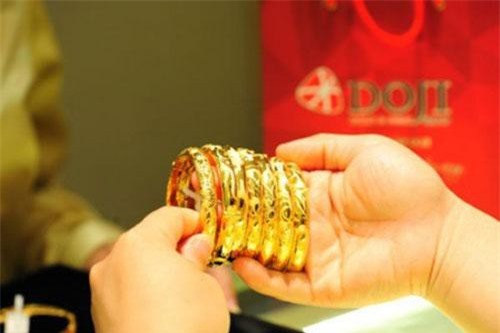 Giá vàng ngày 24/8: Giảm mạnh nhất trong 6 tháng qua