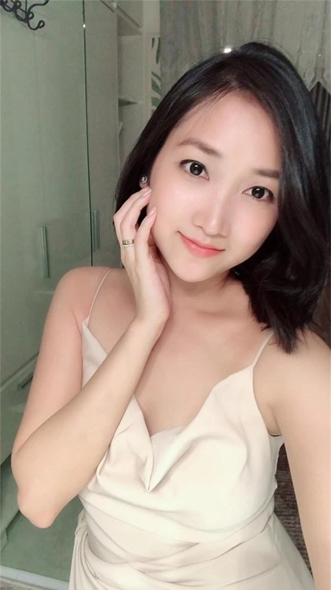 4 co vo hot girl cua sao nam viet ban hang online dat nhu tom tuoi vi qua sexy hinh anh 19