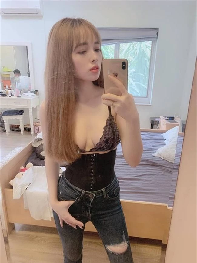 4 co vo hot girl cua sao nam viet ban hang online dat nhu tom tuoi vi qua sexy hinh anh 4