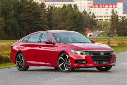 7. Honda Accord 2019 (giá khởi điểm: 23.720 USD).