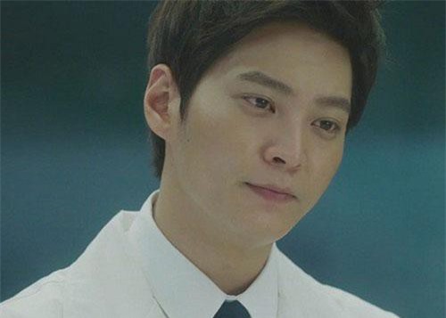 Phát hiện sự thật về người vợ đảm, khi cánh cửa phòng tắm khép hờ lúc nửa đêm khiến tôi rụng rời