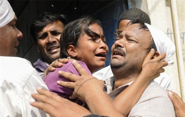 Phát hiện hai con trai 12 và 15 tuổi cùng nhau cưỡng bức bé gái học lớp 1, người mẹ có hành động khiến ai cũng căm phẫn