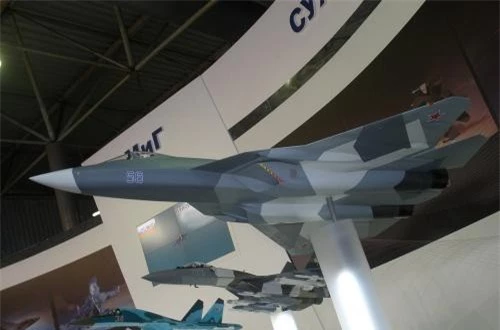 Su-57E là định danh phiên bản xuất khẩu tiêm kích tàng hình Su-57 do Công ty Sukhoi JSC thiết kế, sản xuất cho Không quân Nga và phục vụ xuất khẩu. Thực tế, từ lâu nhiều đơn vị báo chí Nga cũng nhận định cho rằng Việt Nam là một trong khách hàng tiềm năng của Su-57E. Ảnh: Wikipedia