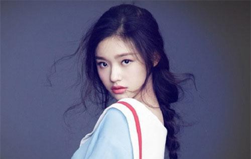 "Mỹ nhân ngư" Lâm Duẫn tiết lộ bị “đàn chị” trong nghề bỏ tiền mua bài bôi nhọ