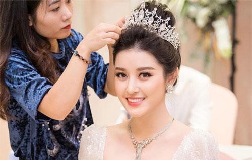 Đăng ảnh mặc váy cưới cùng dòng trạng thái gây tò mò, Á hậu Huyền My sắp lấy chồng?