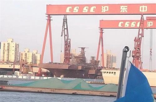 Tốc độ hoàn thiện tàu đổ bộ tấn công Type 075 của Trung Quốc nhanh đến chóng mặt