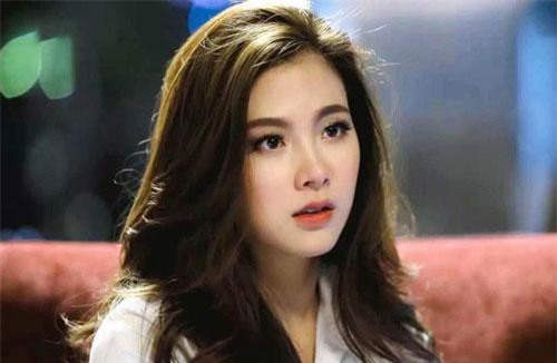 Mẹ chồng tuyên bố sốc trong tiệc tân gia, tôi nhẹ nhàng đưa một thứ khiến bà nhục nhã ê chề