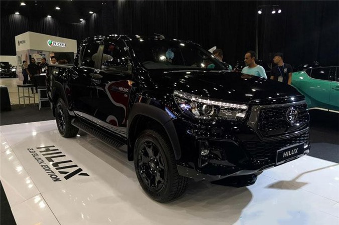 Chi tiết Toyota Hilux 2.8 Black Edition, giá gần 800 triệu đồng