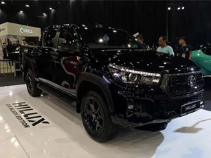 Chi tiết Toyota Hilux 2.8 Black Edition, giá gần 800 triệu đồng