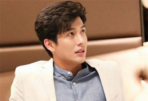 Con rể khinh bố mẹ vợ nghèo, không thèm về họp gia đình để lập di chúc và màn "báo tin" nhẹ bẫng nhưng đầy kịch tính sau đó