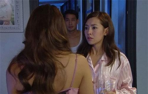 Bồ nhí "chơi lớn" nhắn tin mời vợ tới nhà nghỉ xem cảnh nóng để chọc ghen, ngờ đâu xuất hiện thêm nhân vật khác khiến ả tím mặt