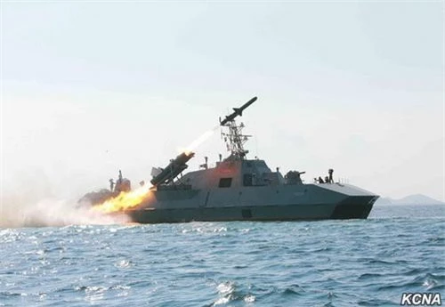 Chiến hạm tàng hình thế hệ mới của Triều Tiên được cho là bản nâng cấp từ chiếc đã phóng thử nghiệm tên lửa Kh-35 nội địa. Ảnh: KCNA.
