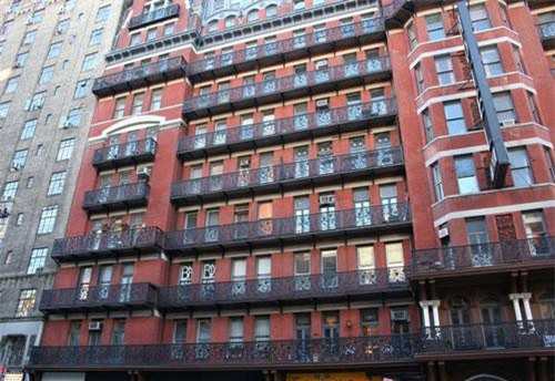 Chuyện kinh hoàng ở khách sạn ma đáng sợ nhất New York