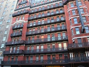 Chuyện kinh hoàng ở khách sạn ma đáng sợ nhất New York