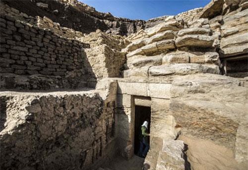 Phát hiện ngôi mộ cổ gần 5.000 năm còn nguyên vẹn tại Ai Cập