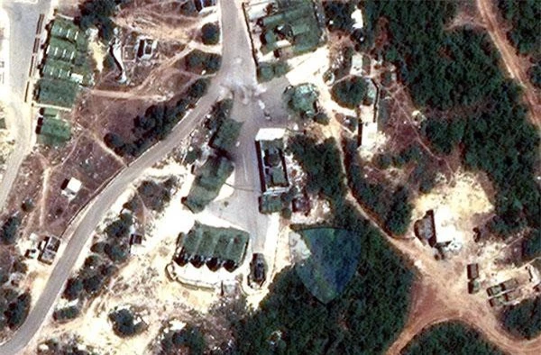 Hồi đầu tháng 8/2019, một tấm ảnh vệ tinh được đăng trên trang Twitter của tài khoản Aurora Intel tiết lộ rằng Nga đã ngừng kích hoạt một trong các hệ thống tên lửa phòng không S-400 Triumf mà họ triển khai trên lãnh thổ Syria.