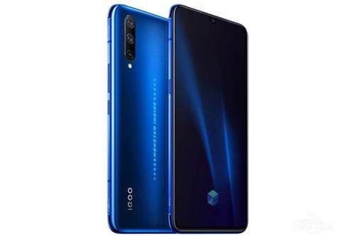 Viên pin của Vivo iQOO Pro có dung lượng 4.500 mAh, tích hợp công nghệ sạc nhanh. Với củ sạc nguồn ra 44W, máy chỉ mất 50 phút để sạc từ 0-100% pin. 