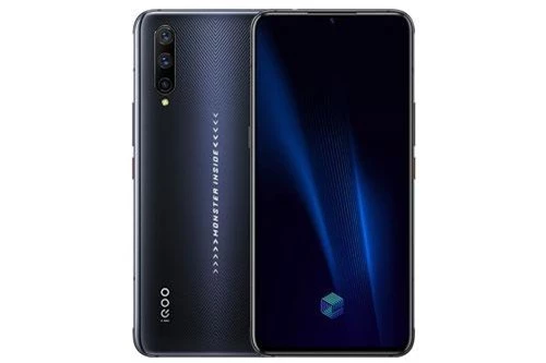 Sức mạnh phần cứng của Vivo iQOO Pro đến từ vi xử lý Qualcomm Snapdragon 855 Plus với xung nhịp tối đa 2,84 GHz, GPU Adreno 640. RAM 8 GB/12 GB, bộ nhớ trong 128 GB, không có khay cắm thẻ microSD. Hệ điều hành Android 9.0 Pie, được tùy biến trên giao diện Funtouch OS 9.1.