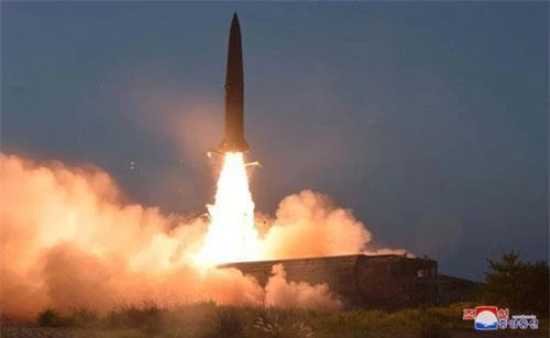 Triều Tiên phóng tên lửa hôm 25/7. Ảnh: KCNA.