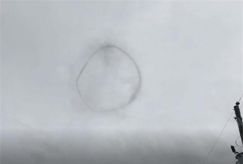 CLIP HOT (25/8): UFO bí ẩn xuất hiện ở Canada, bạn gái Ronaldo ‘gây choáng’ trong chiến dịch quảng cáo đồ lót