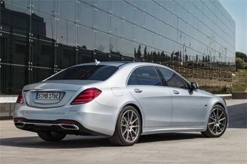 1. Mercedes-Benz S560e 2019.