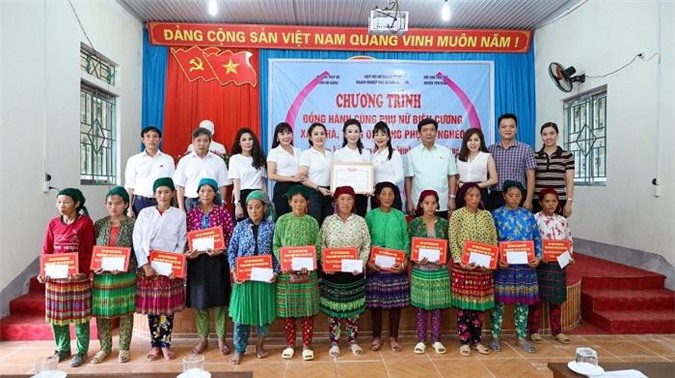Hiệp hội nữ Doanh nhân doanh nghiệp nhỏ và vừa Việt Nam kịp thời giúp đỡ phụ nữ biên cương Hà Giang sau lũ quét