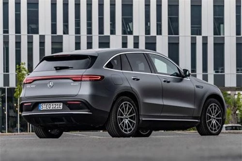 2. Mercedes-Benz EQC 2020.