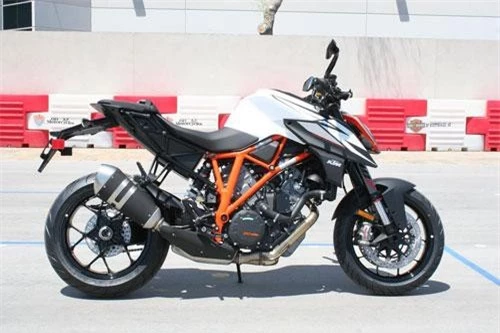 3. KTM 1290 Super Duke R 2019.