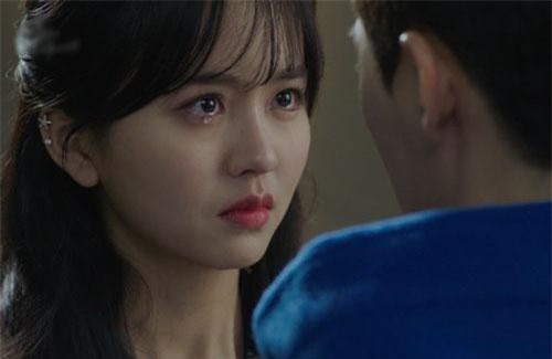 Phát hiện chồng có bồ nhí khi đọc tin nhắn lạ nhưng càng choáng váng hơn khi biết danh tính người đó