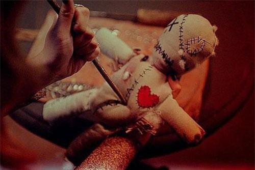 Chơi ngải bị ngải quật: Báo ứng nhân gian hay tưởng tượng của người đời?