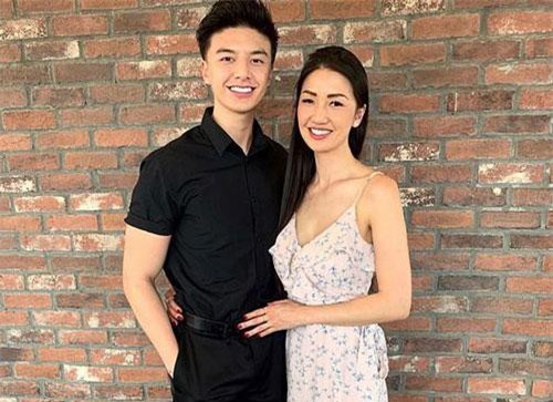 Chàng trai khiến dân mạng trầm trồ vì có người mẹ "nhan sắc không tuổi" 