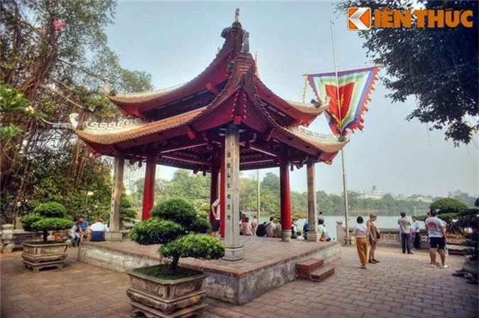 Dieu linh dieu rieng co o ngoi den noi tieng nhat Ha Noi-Hinh-22