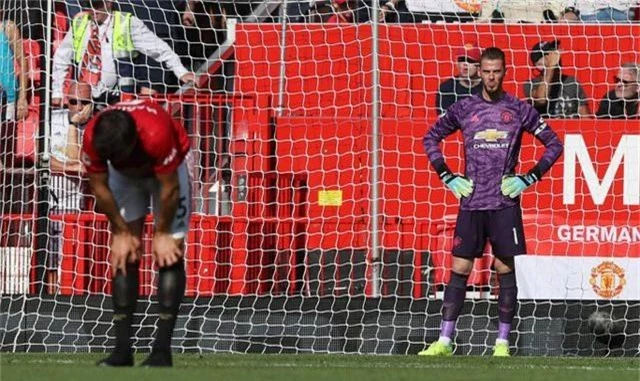 Những khoảnh khắc trong trận thua tệ hại của Man Utd trước Crystal Palace - 18