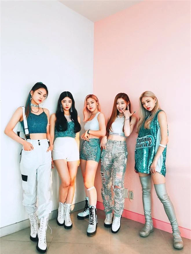 5 nghệ sĩ Kpop giật nhiều cúp âm nhạc nhất 2019: ITZY kèn cựa BTS, lập kỉ lục của girlgroup dù mới là tân binh! - Ảnh 6.