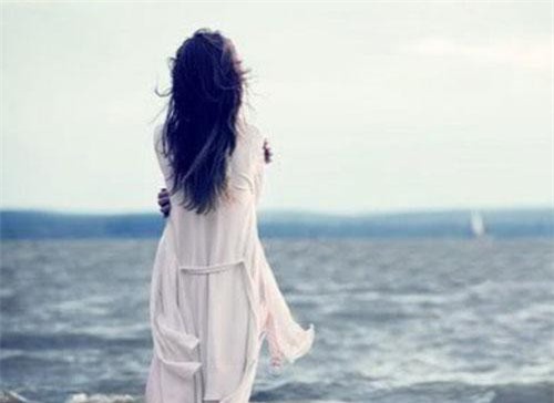 Lần đầu dẫn người yêu về ra mắt, vừa thấy anh ấy, chị gái tôi đang yếu ớt ngồi tựa vào ghế bỗng giận dữ la hét rồi đuổi anh ấy ra khỏi nhà