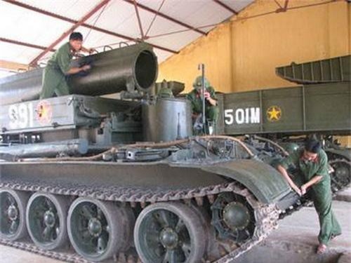 "Bạn đồng hành" đặc biệt của xe tăng - thiết giáp Việt Nam