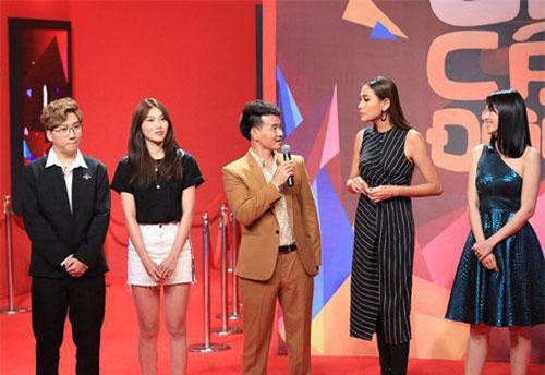 Ơn giời! Cậu đây rồi: Võ Hoàng Yến dọa... bóp cổ Trấn Thành trước giờ diễn