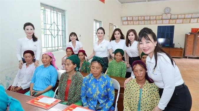 Hiệp hội nữ Doanh nhân doanh nghiệp nhỏ và vừa Việt Nam trong hành trình thiện nguyện tại Hà Giang.