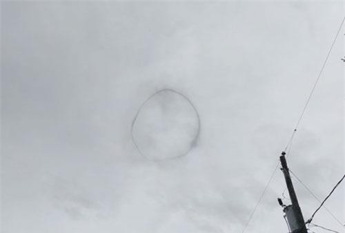 CLIP: Vật thể bí ẩn nghi UFO xuất hiện ở Canada