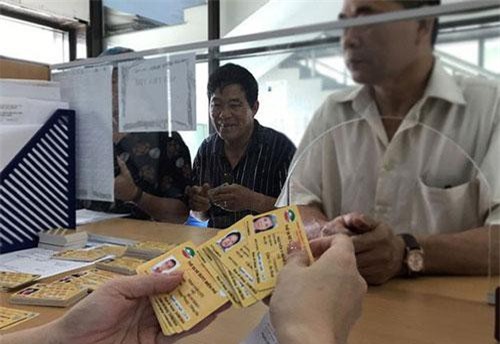 Hướng dẫn thủ tục, địa điểm cấp thẻ xe bus miễn phí tại Hà Nội