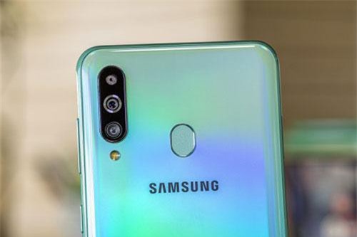 Trên tay smartphone Samsung 3 camera sau, chip S675, RAM 6 GB, giá ‘mềm’