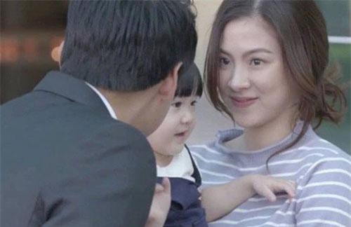 "Công chúa cát": Say rượu đỉnh như Baifern Pimchanok, đánh người giữa phố nhưng nào ngờ "đốn tim" cả đại gia